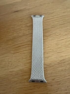 Apple Braided Solo Loop Watch Band in Taupe. Size 4. 41mm